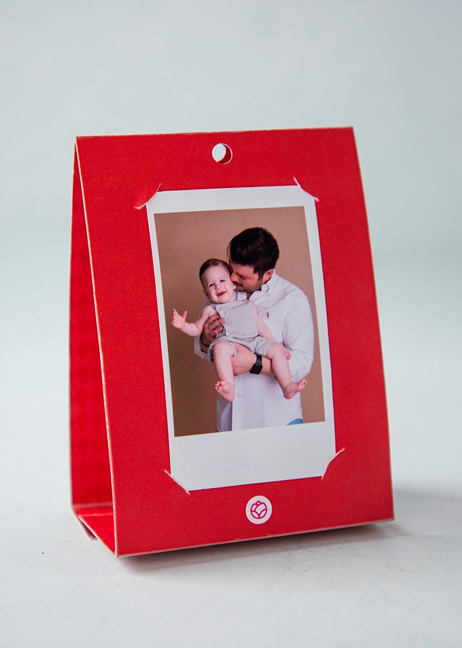 Imagen para Kit 12 Rosas Rojas, Chocolates,Globo y Polaroid - 5