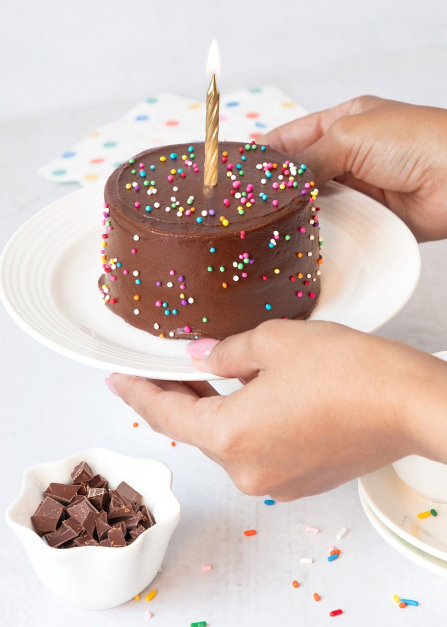 Imagen para Kit Cumpleaños Planta, Mini Pastel Chocolate, Globo y Polaroid - 3