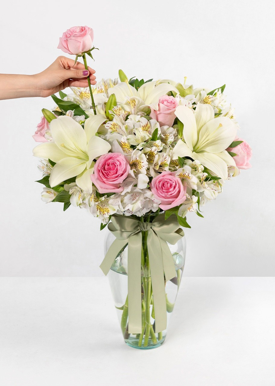 Imagen para Kit Cumpleaños Lily y Rosas con Pastel Chocolate Florence - 2