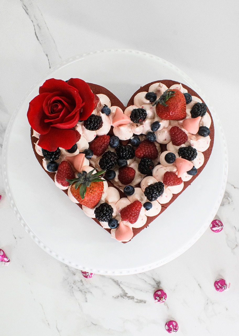 Imagen para 12 Rosas Rojas con Pastel y Globo - 2