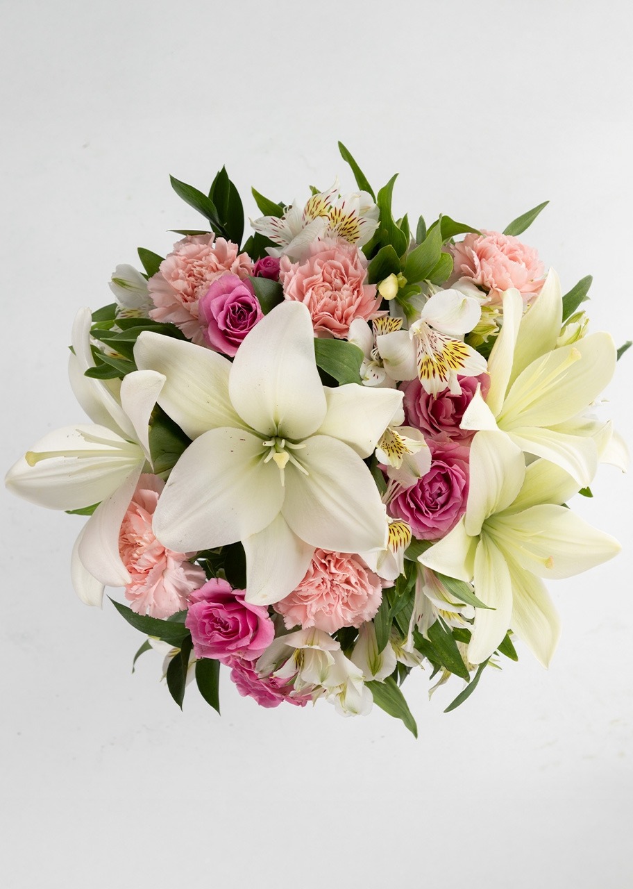 Imagen para Lilys Blancas y Mini Rosas en Jarrón Beige - 3