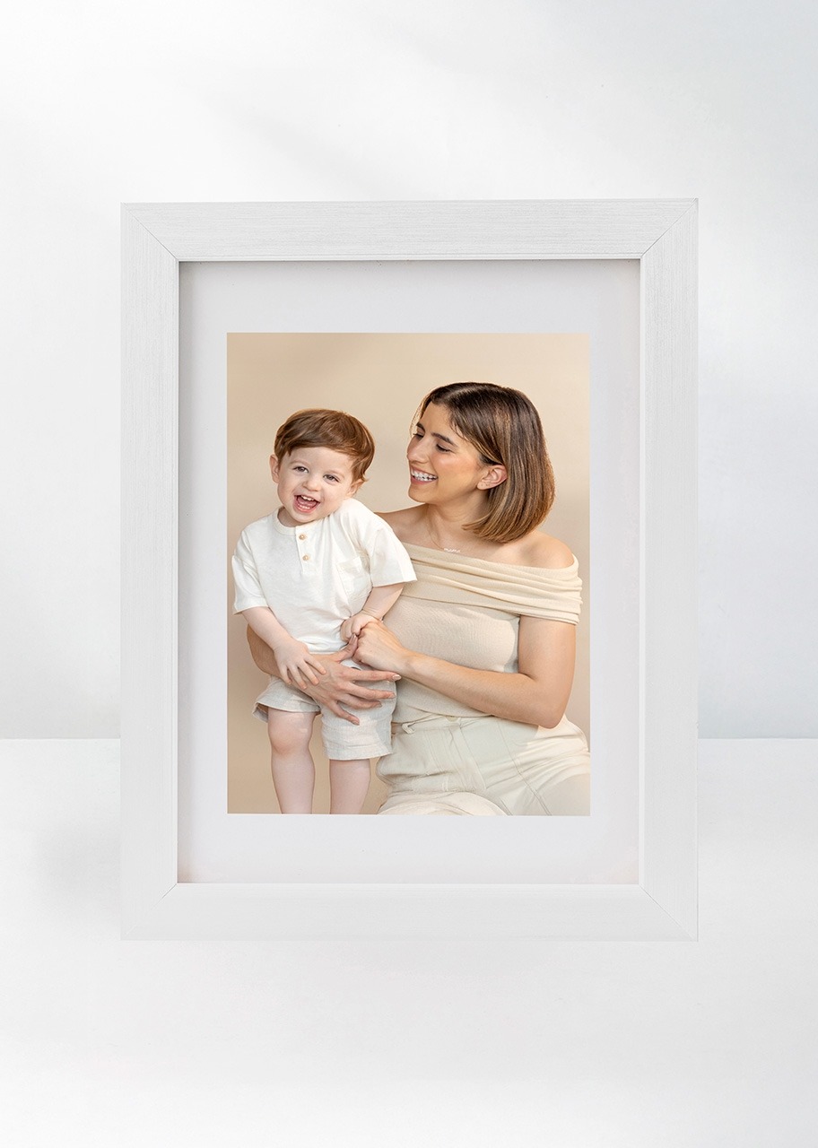 Imagen para Marco Blanco con 24 Rosas Rojas - 2