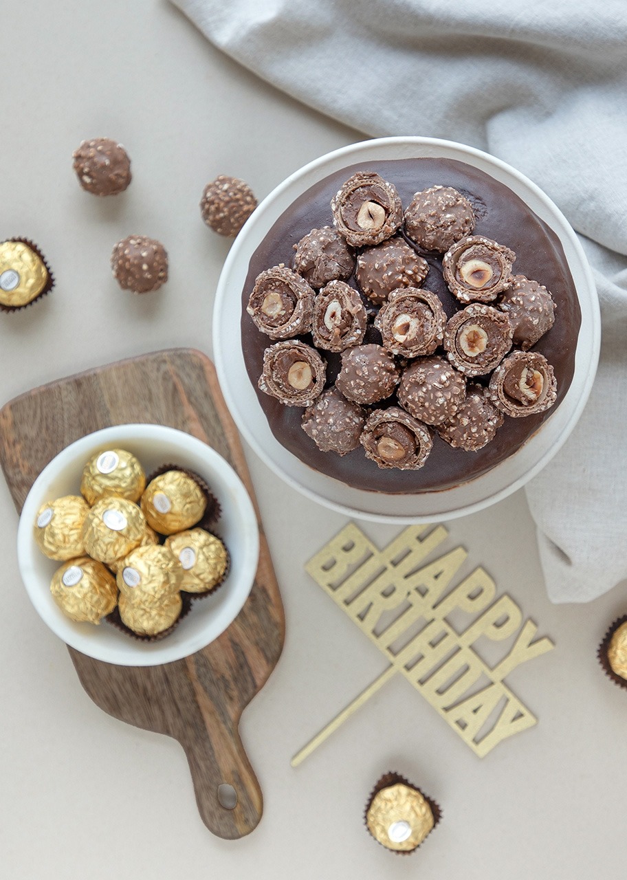 Imagen para Pastel Ferrero Chico con Topper La Divinata - 2