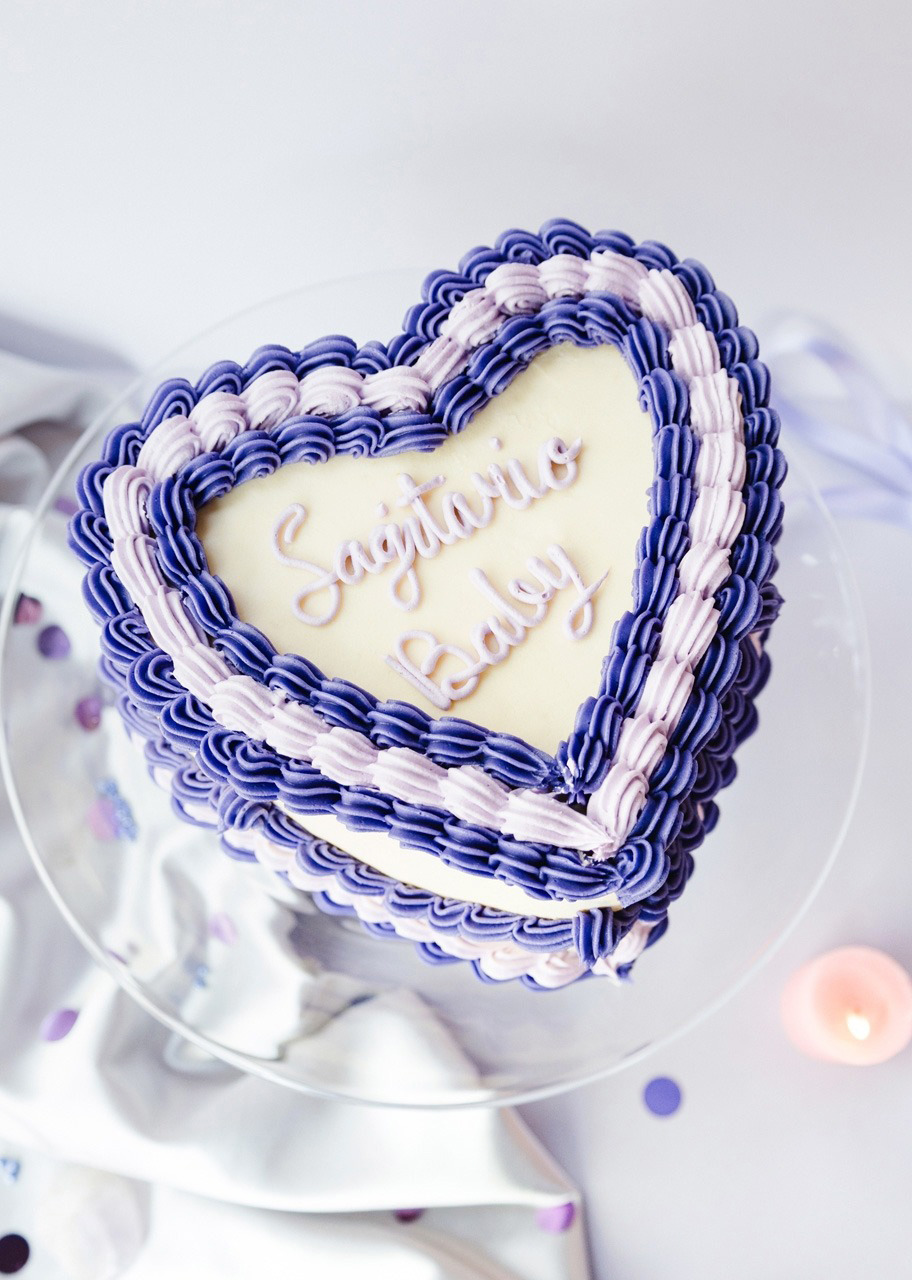 Imagen para Pastel Florence y Vino Blanco con Distintivo Sagitario - 3