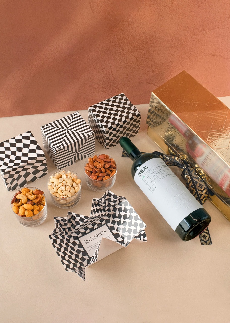Imagen para Personaliza Regalo con Vino Tinto y Botanas - 4