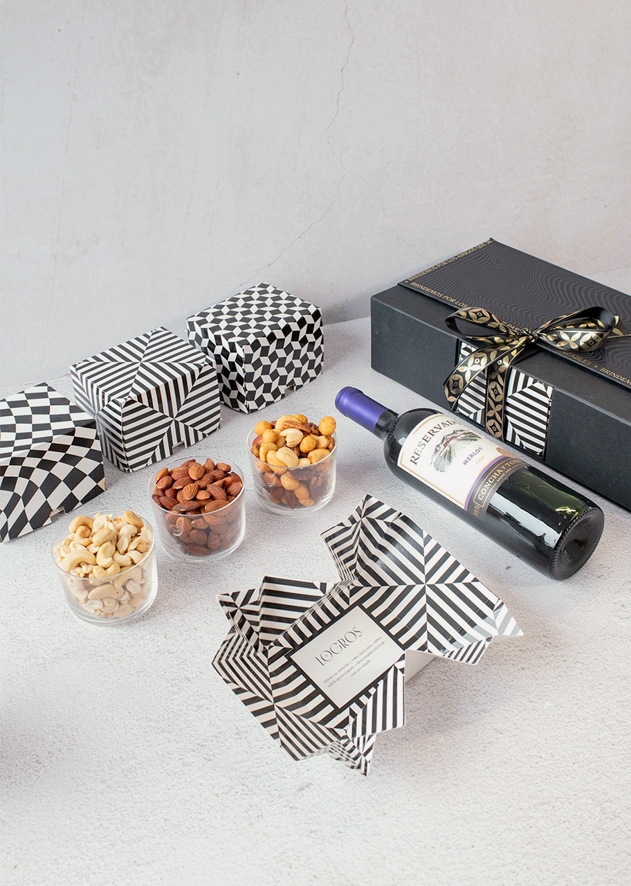 Imagen para Personaliza Regalo con Vino Tinto y Botanas - 5