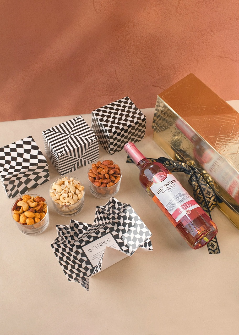Imagen para Personaliza Regalo con Vino Rosado y Botanas - 2