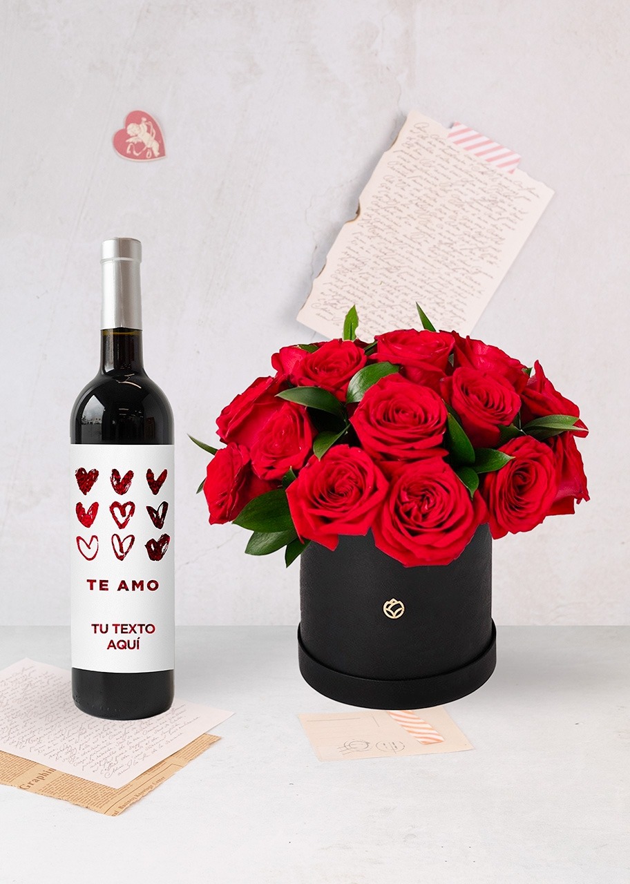 Imagen para Personaliza Vino 3V "Te amo" y 24 Rosas Rojas en Caja Negra - 1