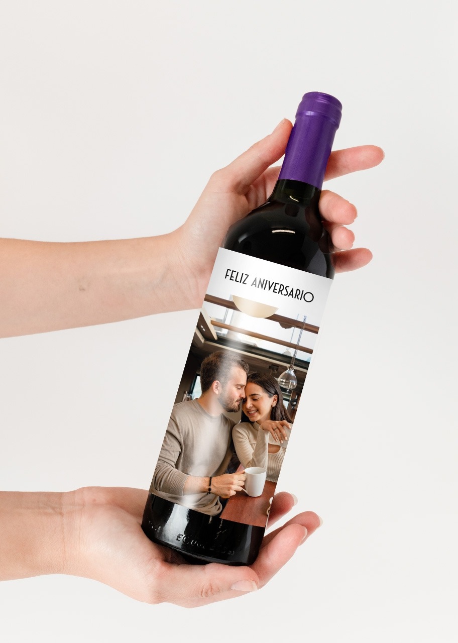Imagen para Personaliza Vino Concha y Toro "Feliz aniversario" con foto - 2