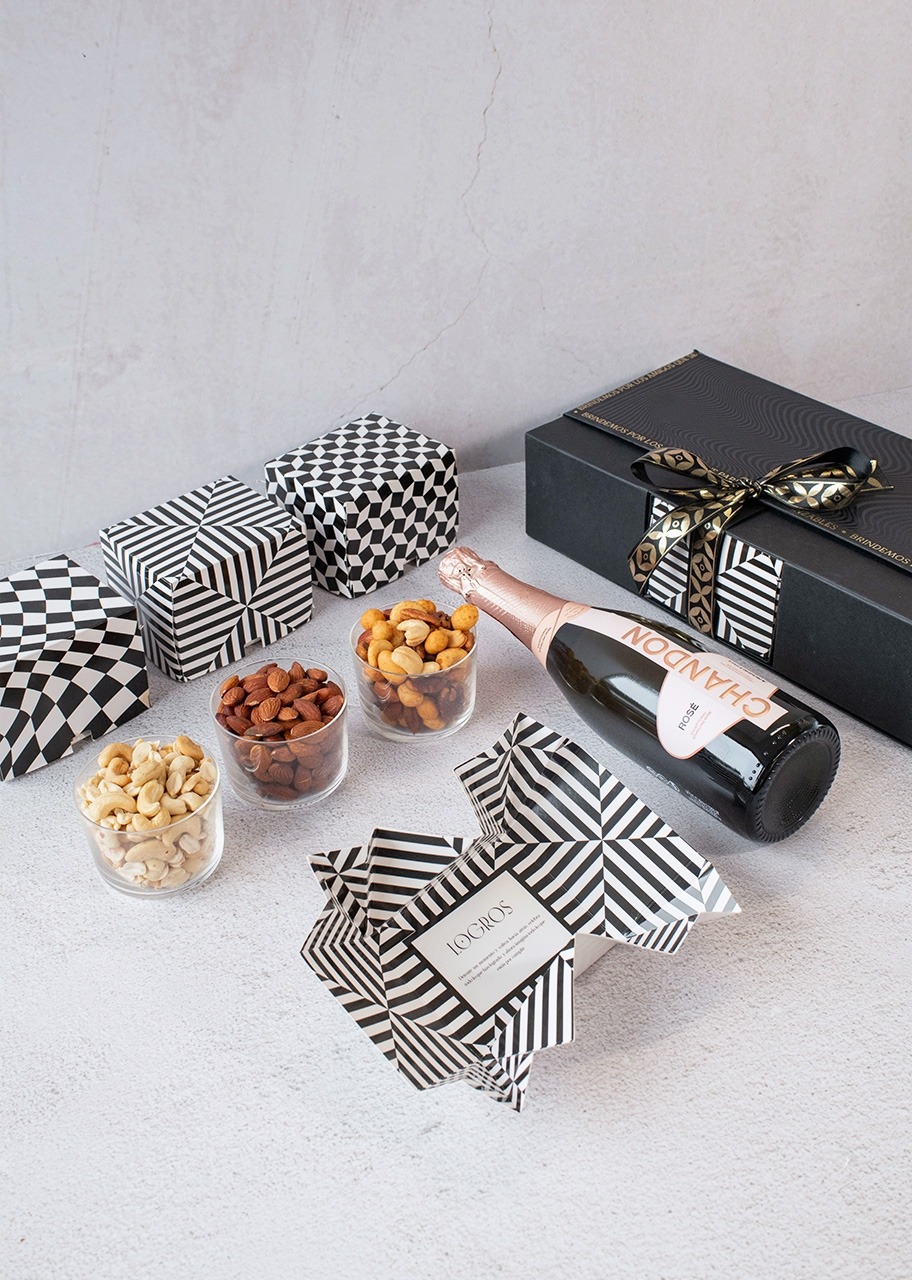 Imagen para Personaliza Regalo con Vino Espumoso y Botanas - 4