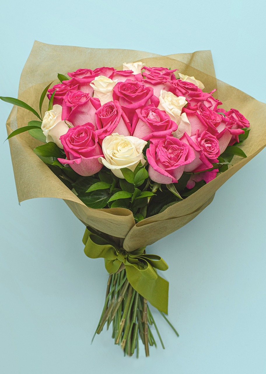 Ramo De 24 Rosas Rosas Y Blancas Recibe Hoy Mismo 