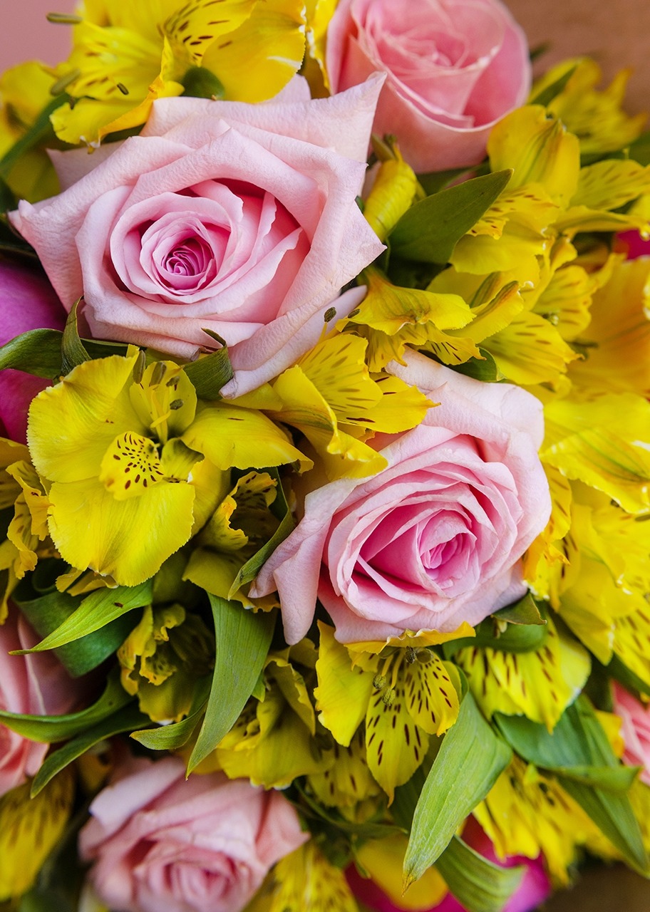 Imagen para Ramo de 9 Rosas y Alstroemerias - 3