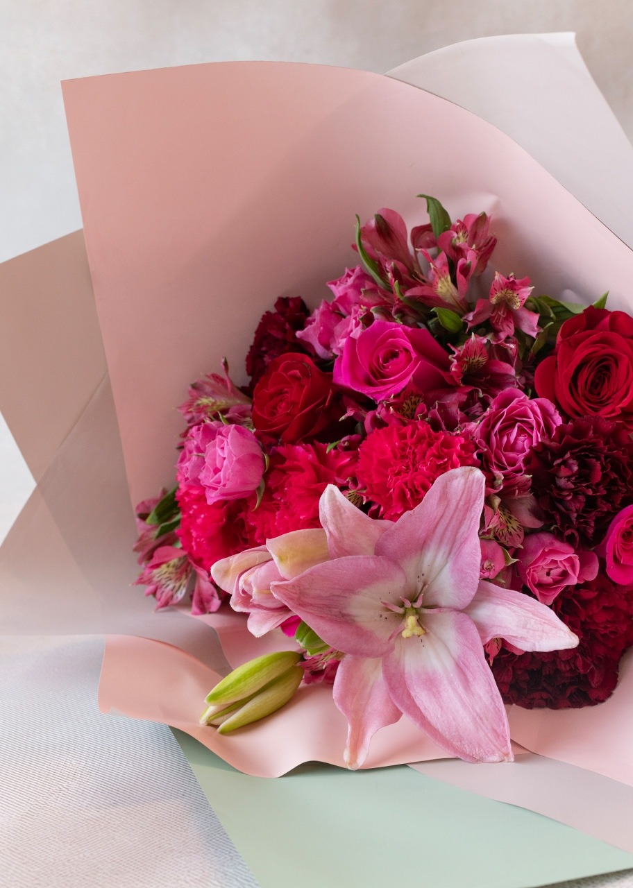 Imagen para Ramo de Claveles y Lily Rosa - 3