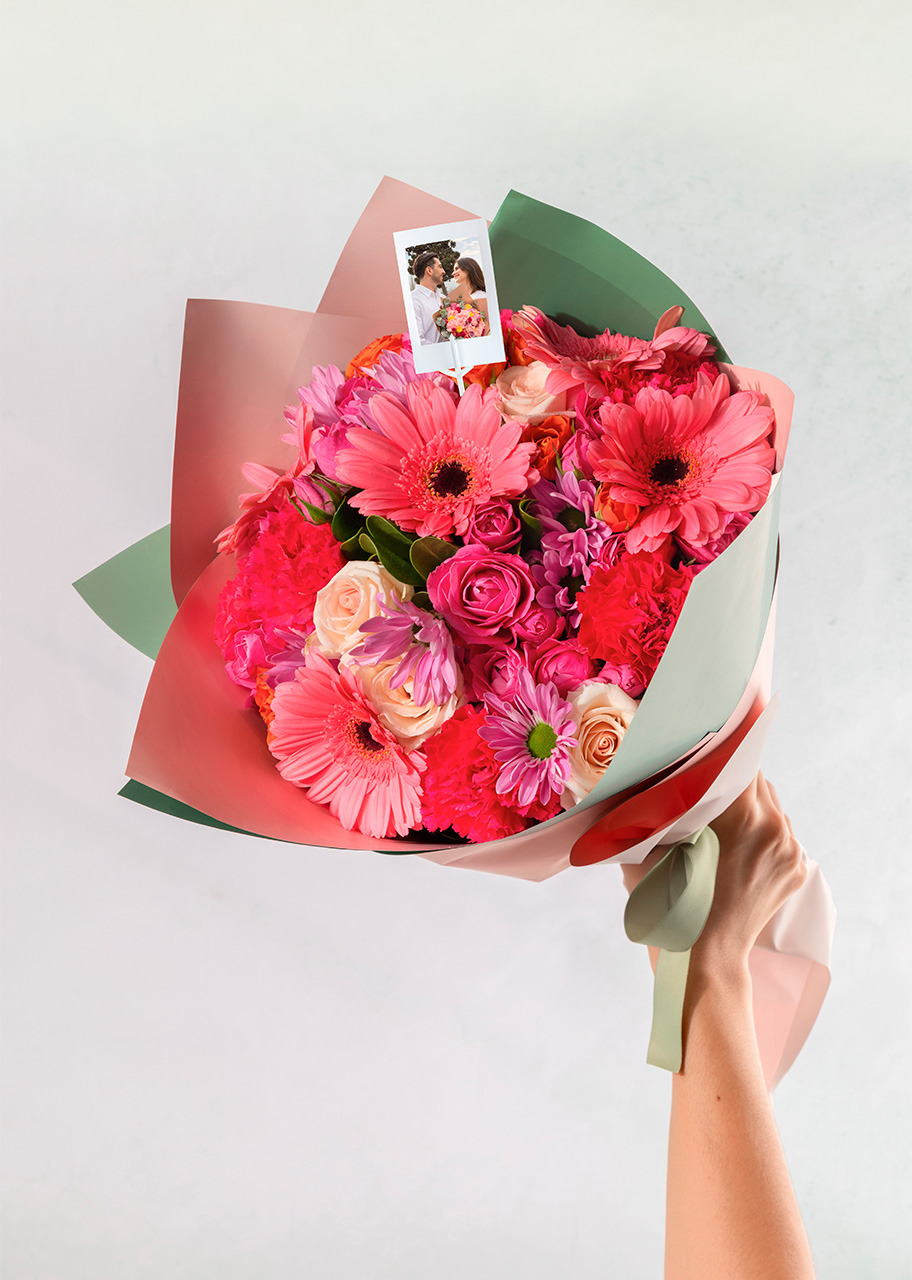 Imagen para Ramo de Gerberas Rosa y Margaritas con Mini Foto - 1
