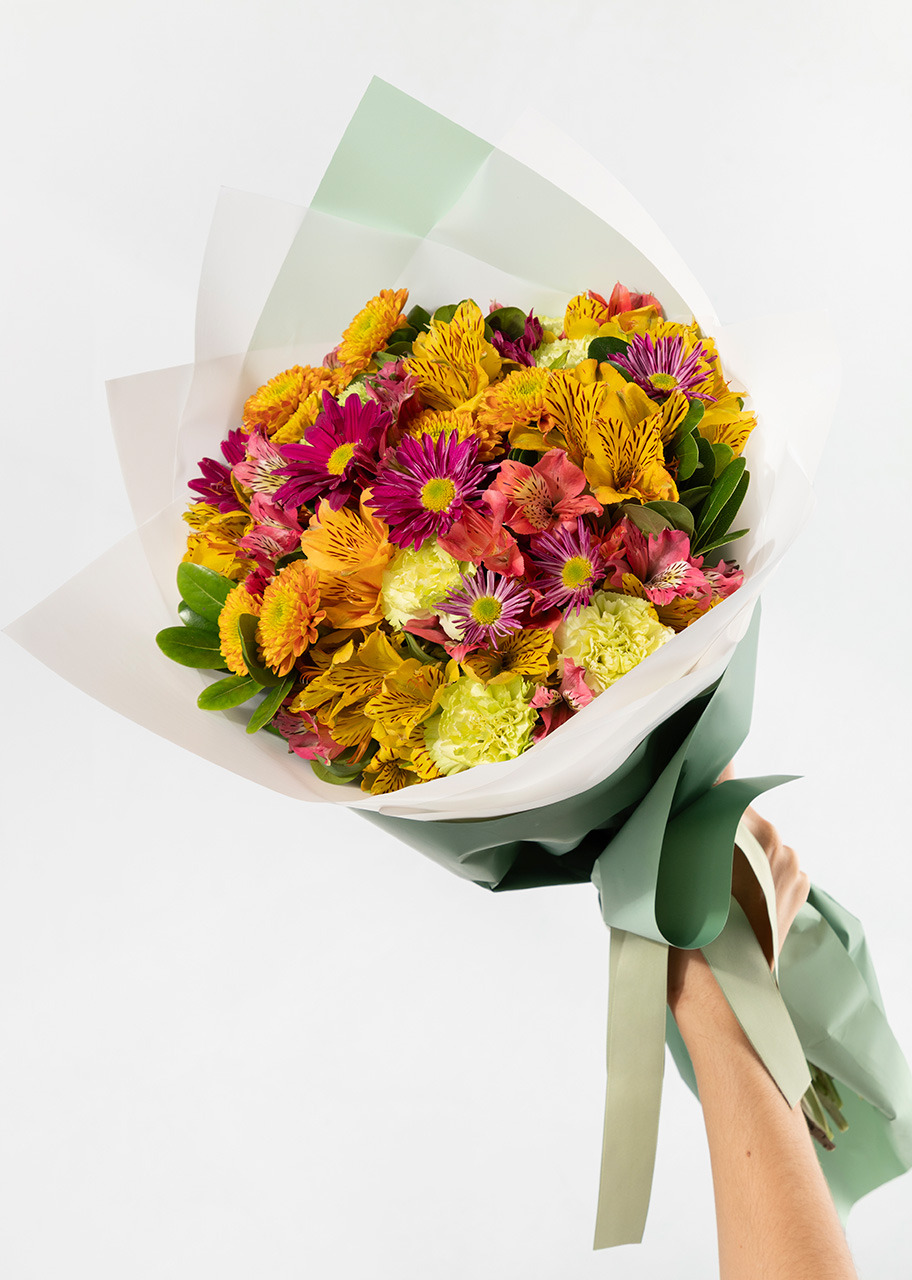 Imagen para Sorpresa ramo con margaritas y claveles - 2