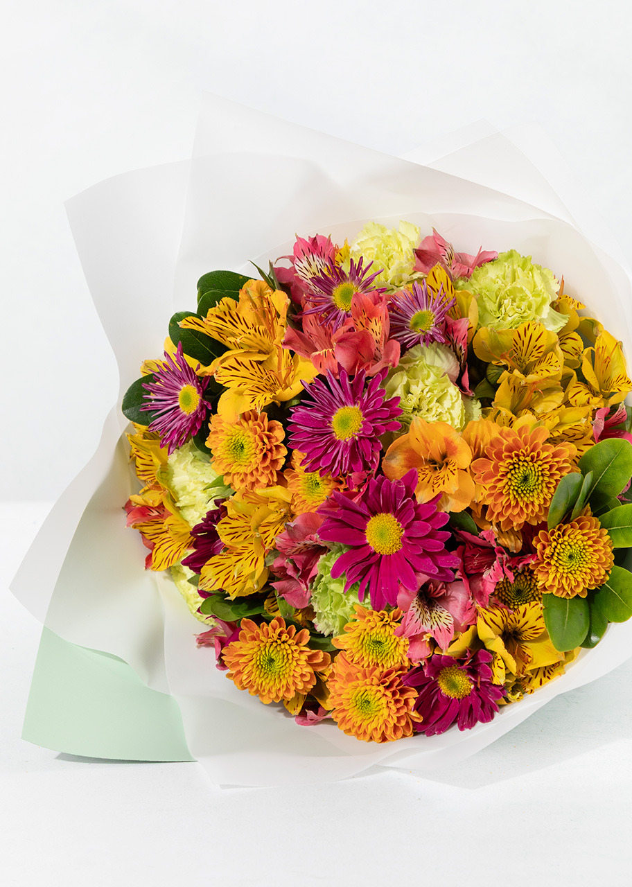 Imagen para Sorpresa ramo con margaritas y claveles - 3