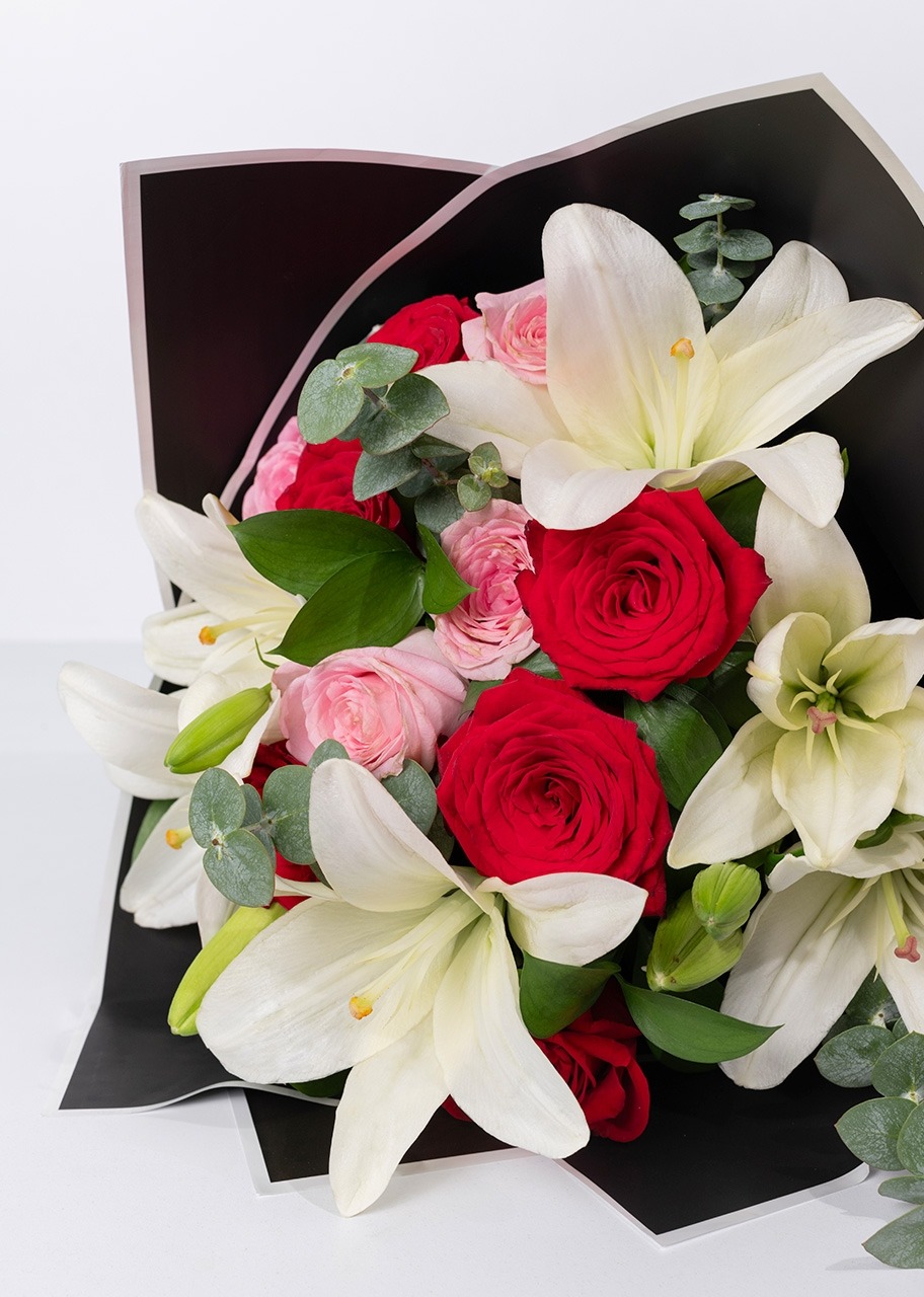Imagen para Ramo de Rosas Rojas y Lilys - 2