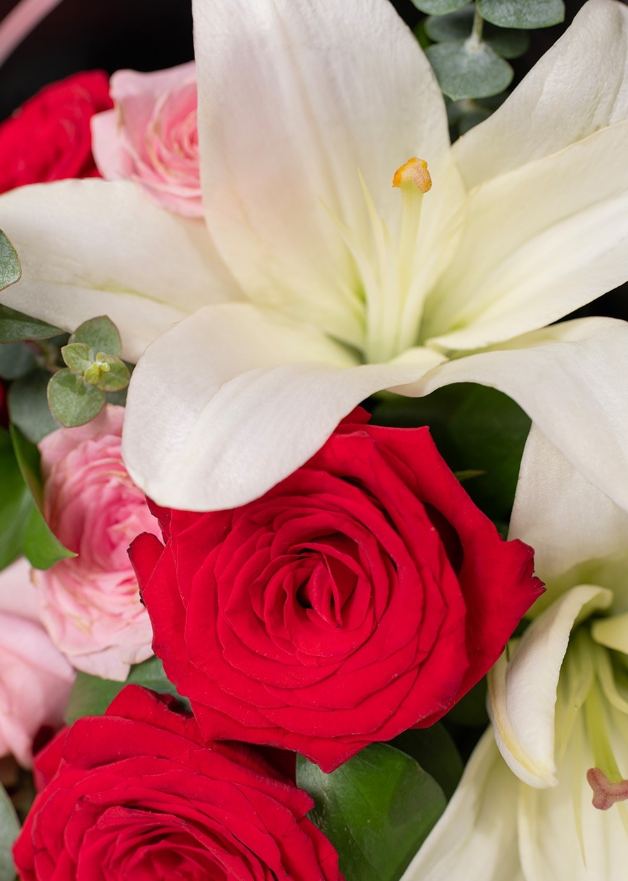 Imagen para Ramo de Rosas Rojas y Lilys - 4