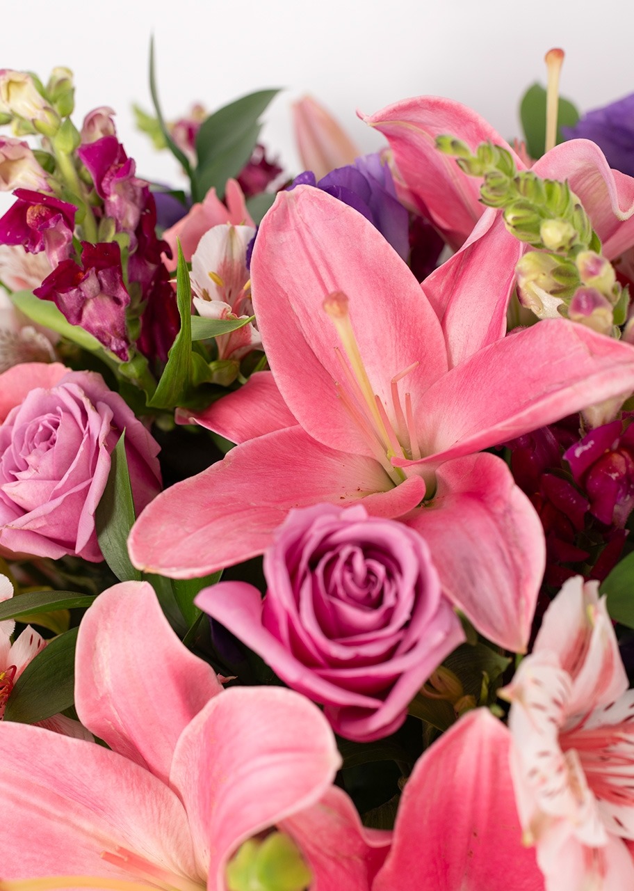 Imagen para Dulce Armonía con Lilys y Lisianthus - 4