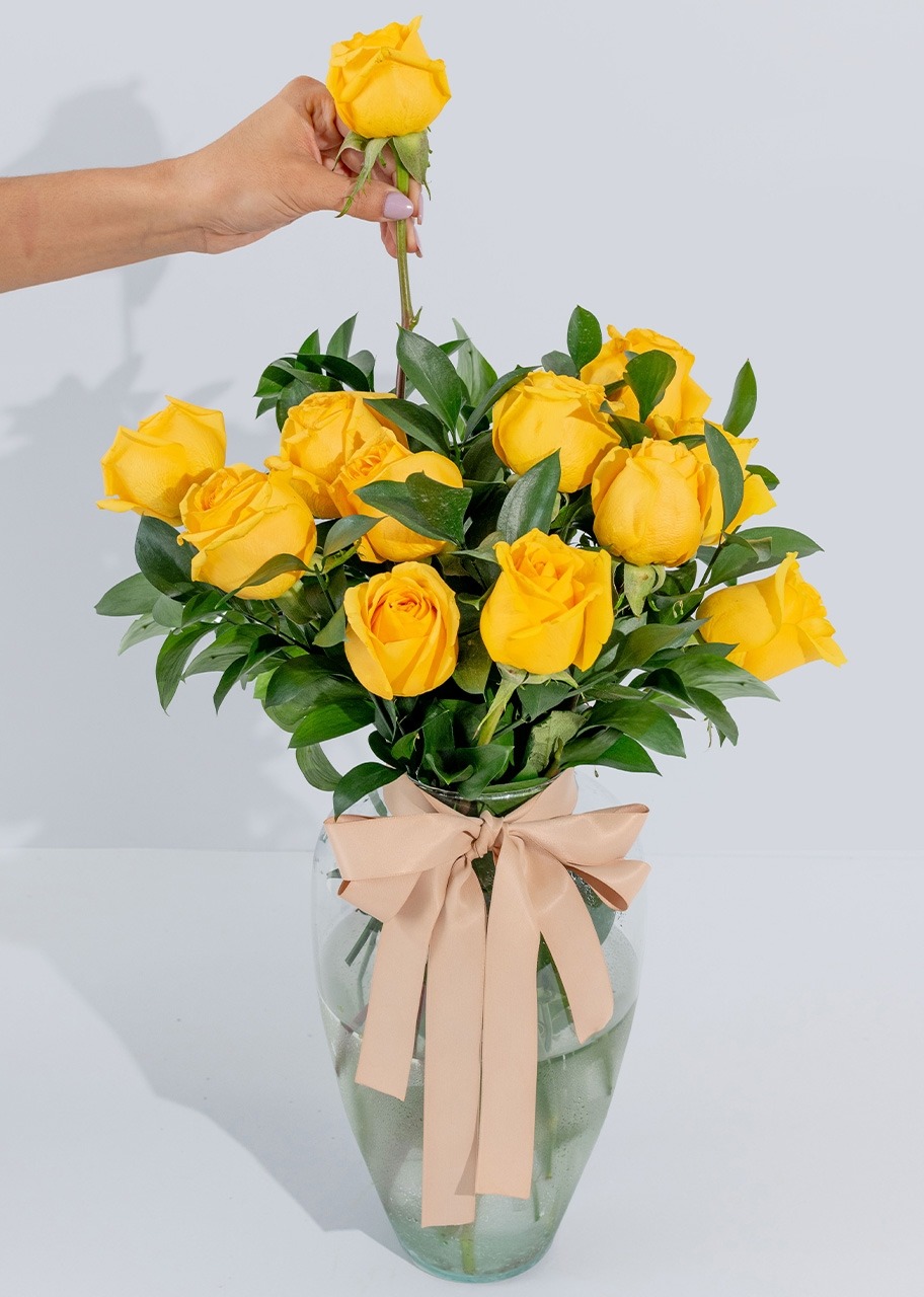 Imagen para Sus Flores Amarillas con 12 Rosas - 2