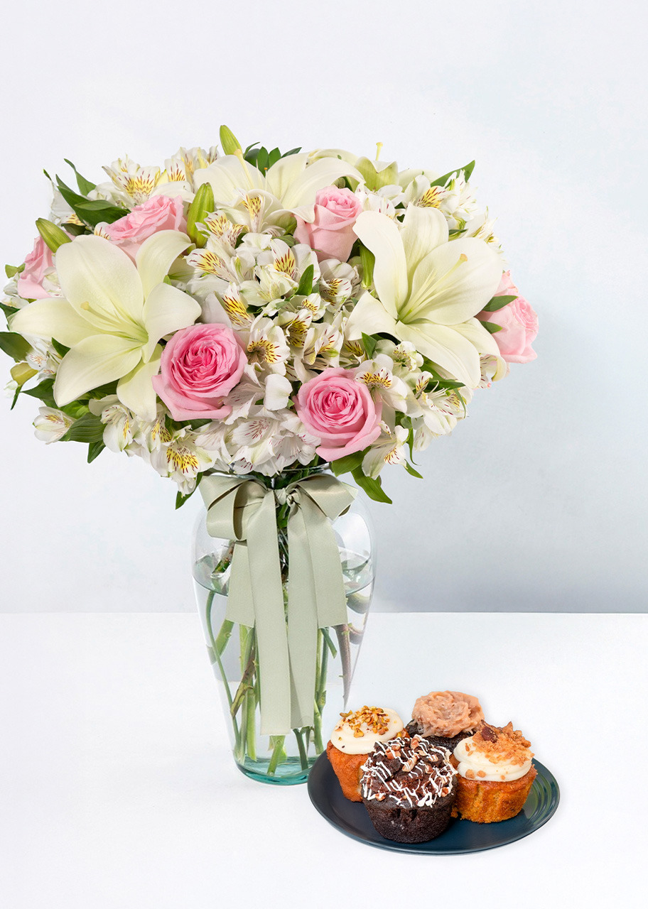 Imagen para Ternura con 6 Rosas y Lilys con Muffins La Divinata - 1