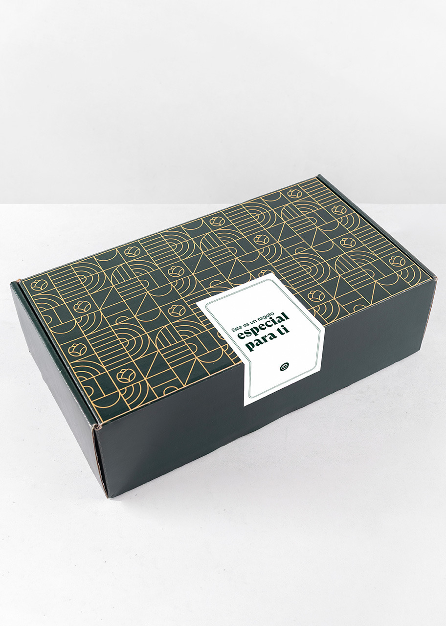 Imagen para Regalo Especial con Vino, Taza Personalizada y Botanas - 4