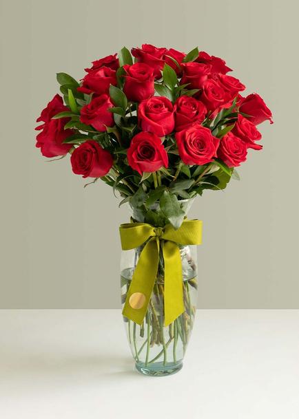 Clásico Amor con 24 rosas rojas