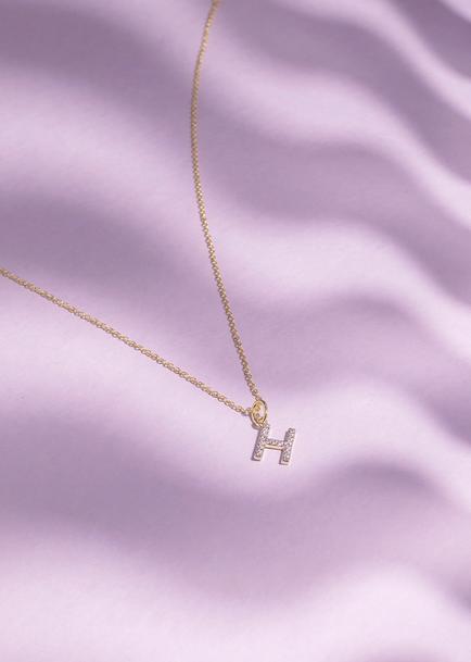 Collar con inicial H Maxis