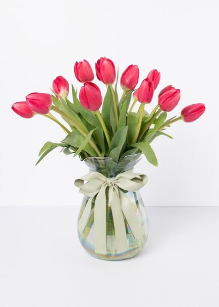 15 Tulipanes Rojos en Jarrón