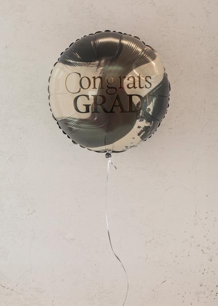 Globo "Congrats Grad" 
