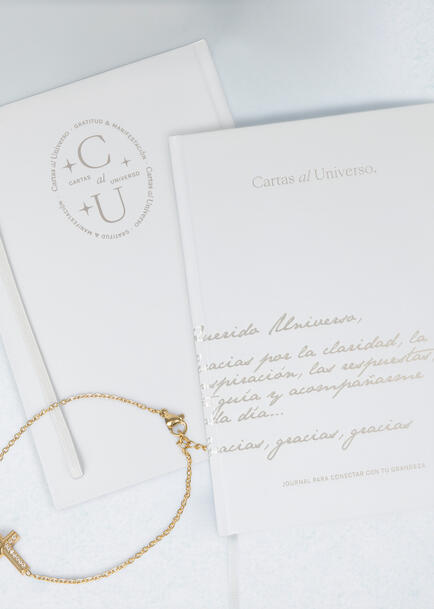Pulsera con Cruz de Zirconia y Journal para Conectar con tu Grandeza
