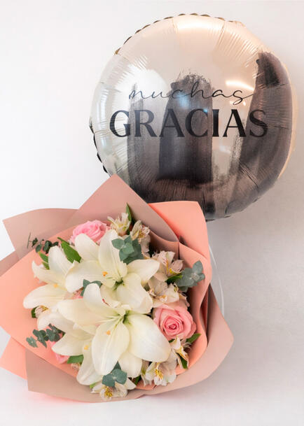 Ramo de Rosas y Lilys con Globo "Muchas Gracias"