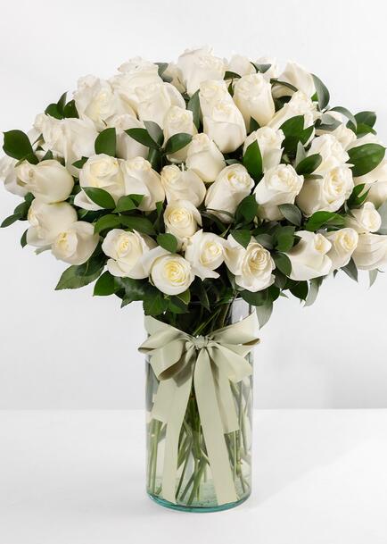 50 Rosas Blancas en jarrón
