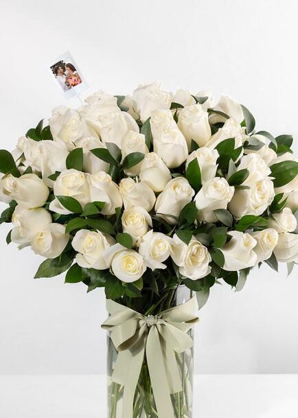 50 Rosas Blancas en jarrón con mini foto