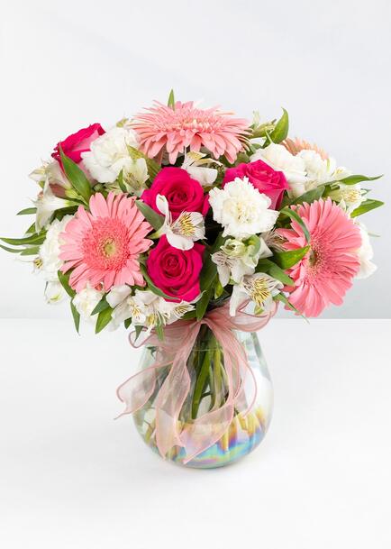 5 gerberas y rosas en jarrón tornasol