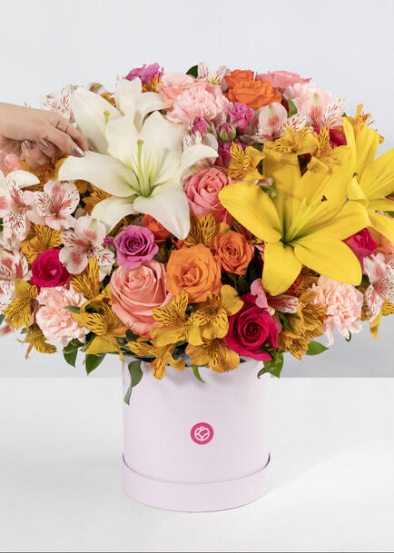 Arreglo Colorido de Lilys y Rosas