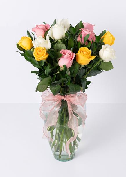 Arreglo de 12 Rosas Combinadas