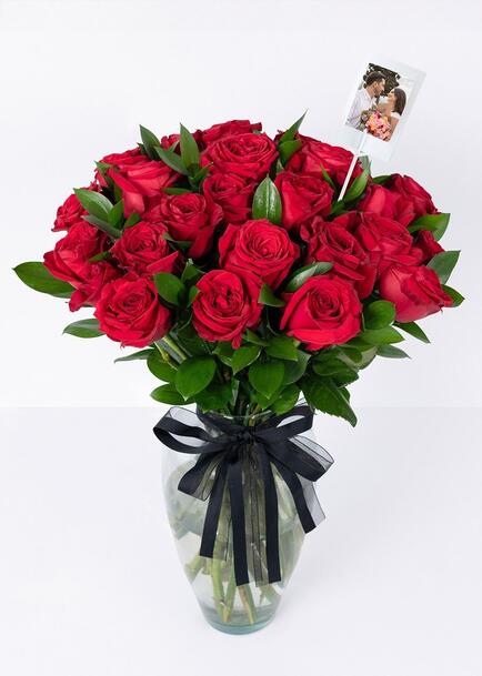 Arreglo de 24 Rosas Rojas con Mini Foto