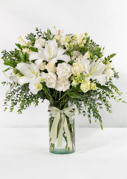 Arreglo de Casablancas y Lisianthus Blancos