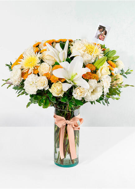 Arreglo de Casablancas y Margaritas con Mini Foto