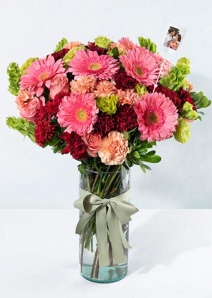 Arreglo de Gerberas Rosa y Claveles con Mini Foto