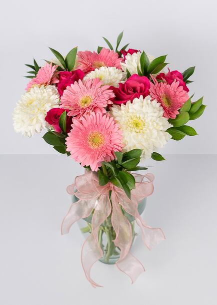 Arreglo de Gerberas con Rosas Fucsia