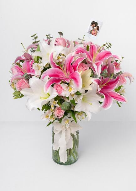 Arreglo de Rosas y Stargazer con Mini Foto