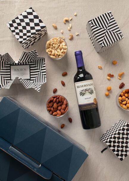 Regalo con Vino Tinto y Botanas 
