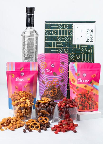 Canasta Felices Fiestas con Maestro Dobel y Botanas
