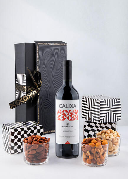 Canasta Negra con Vino Tinto Calixa y botanas