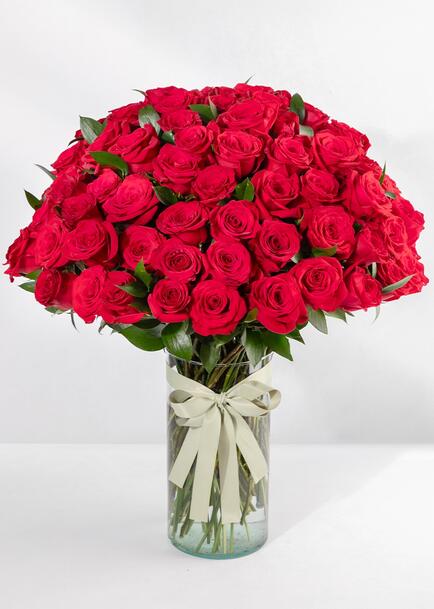 Clásico Amor con 100 rosas rojas