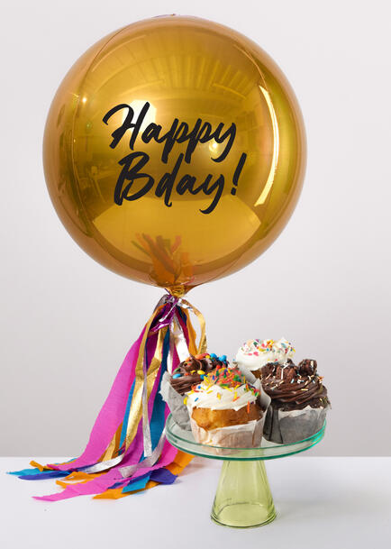 Dulce D&iacute;a con Muffins Cumplea&ntilde;eros y Globo Orbz Oro Happy Bday!