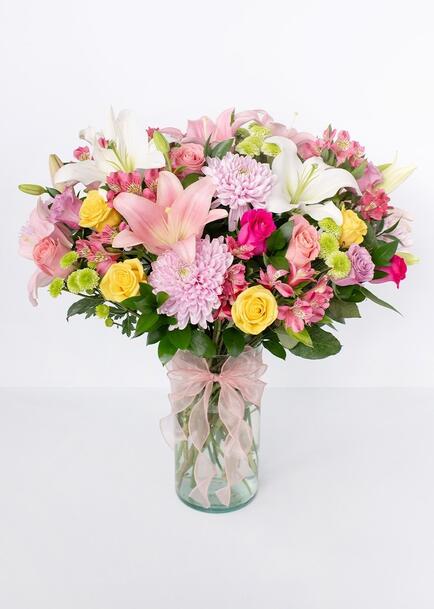 Jard&iacute;n de Alegr&iacute;a con Lilys y Rosas