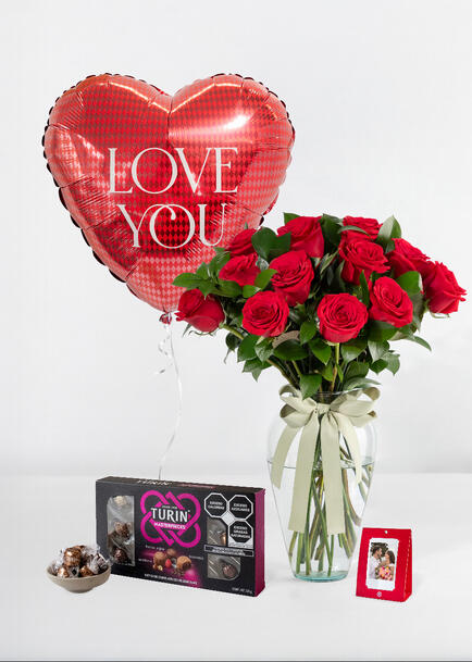 Kit 12 Rosas Rojas, Chocolates,Globo y Polaroid